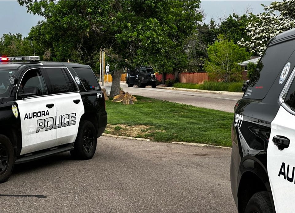 Hombre se atrinchera y causa pánico en una comunidad