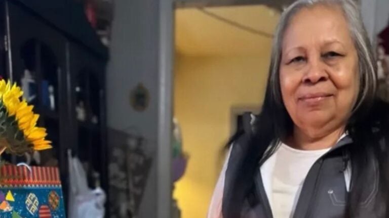 Anciana muere arrollada luego de darle de comer a un indigente