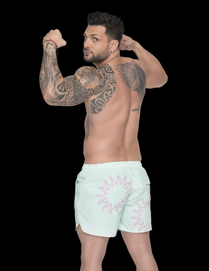 Nicola Porcella en boxer blanco