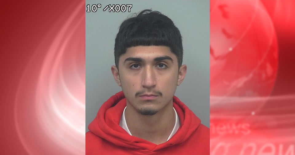 Crónica: Muchacho latino espiaba a otra persona mientras defecaba featured image