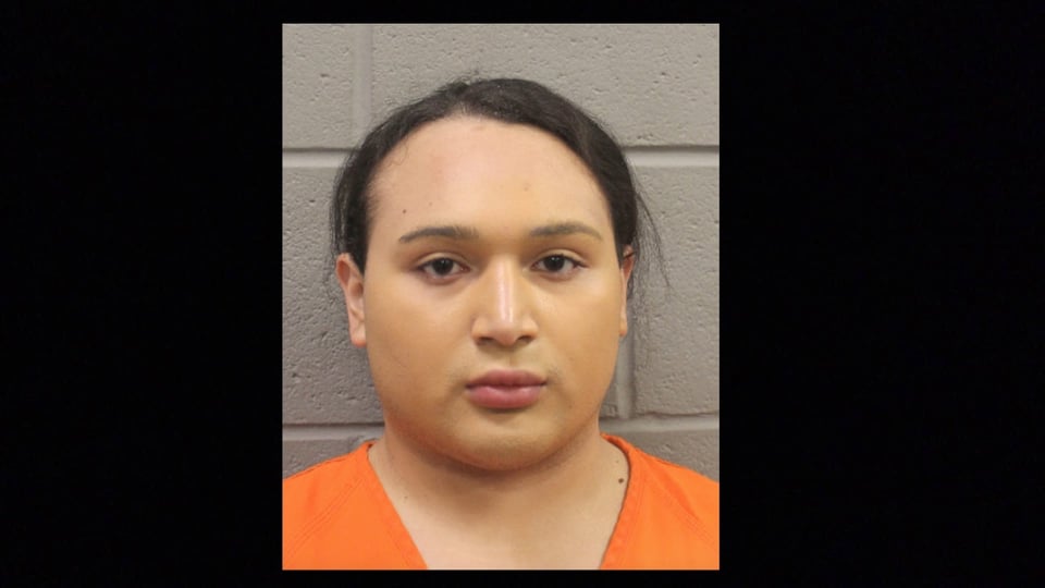 Xavier Navarro tiene una orden de arresto por robar velas (FOTOS) featured image