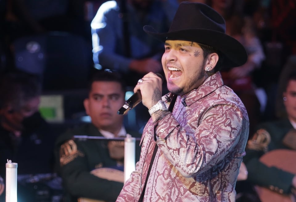 ¡Un psiquiatra responde! Explica el por qué Christian Nodal se puso tatuajes de Belinda (VIDEO)