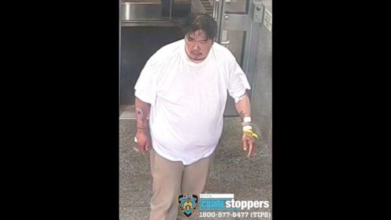 La policía busca a prisionero que escapó de hospital en Nueva York
