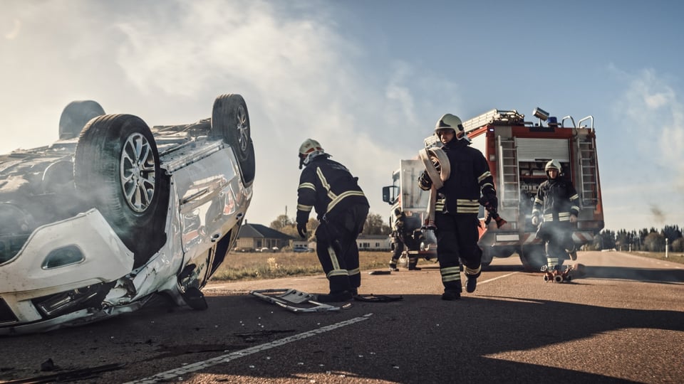 Tragedia escolar: reportan 19 muertos tras choque entre camión y minibús