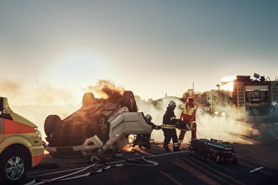 Cierran la autopista de peaje Reagan después de un incendio cerca de Aurora, Illinois