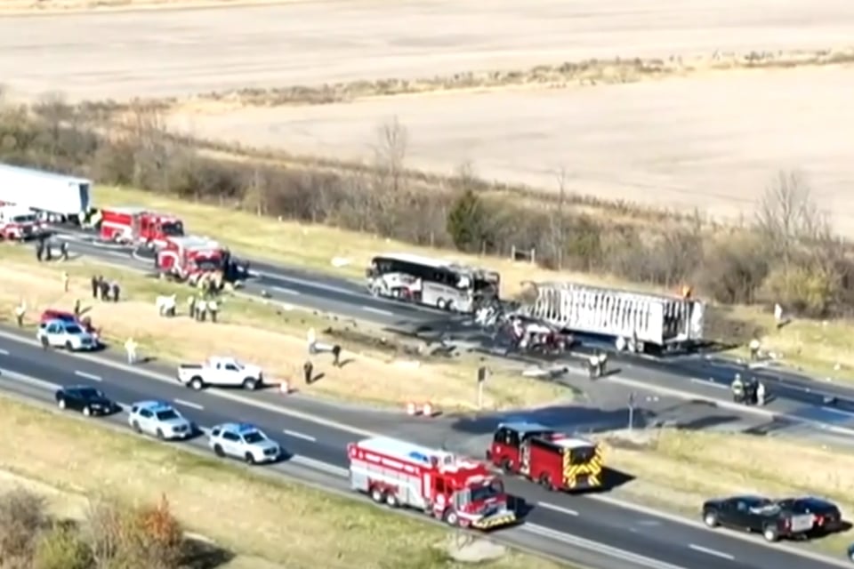 School bus accident, Tragedy on Interstate 70, Fatal victims, Injured, MundoNOW
