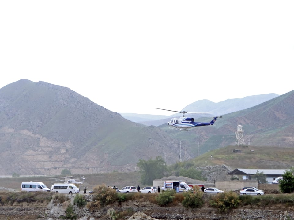mountains, aircraft flying over, cloudy day, foggy day, MundoNOW