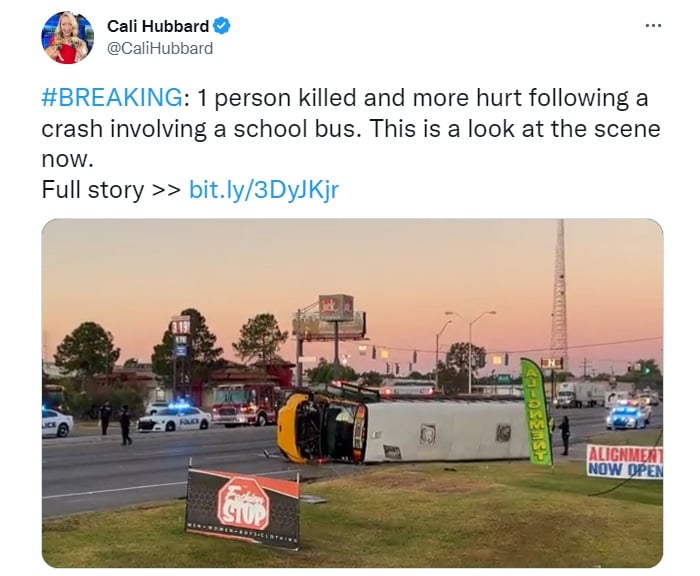 Un muerto y al menos seis heridos tras volcamiento de autobús escolar