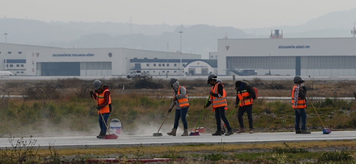 Desplome en Aeropuerto de México deja saldo mortal