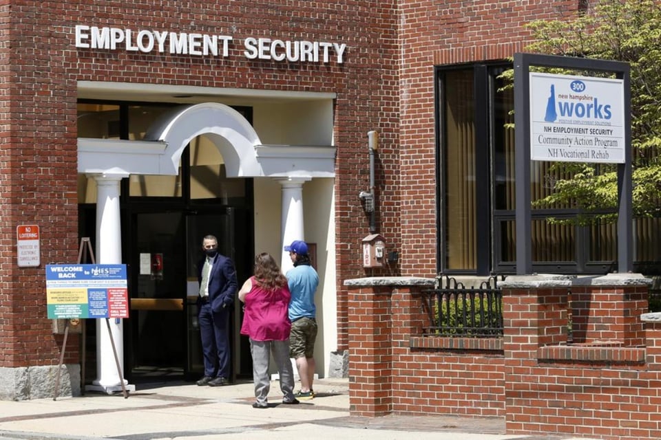 Más estadounidenses solicitaron beneficios por desempleo la semana pasada