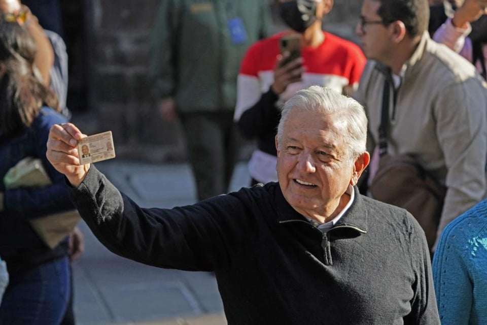 López Obrador gana consulta de revocación pero con reducida participación