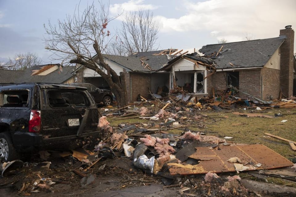 Fuertes tornados golpean Texas y Oklahoma y dejan heridos