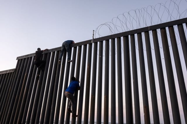 US Supreme Court reviews the “remain in México” immigration policy