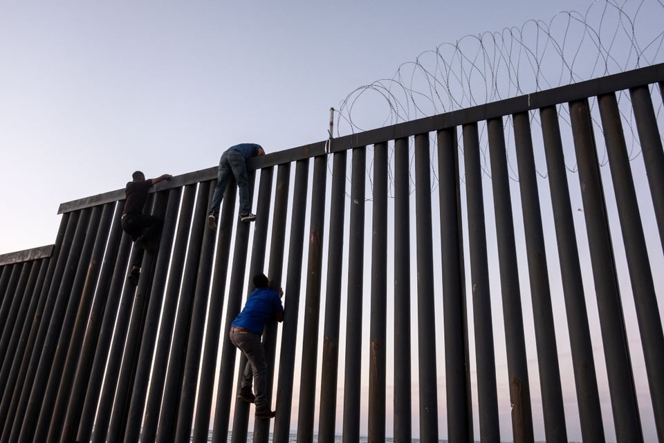Corte EEUU revisa política migratoria “Permanecer en México”