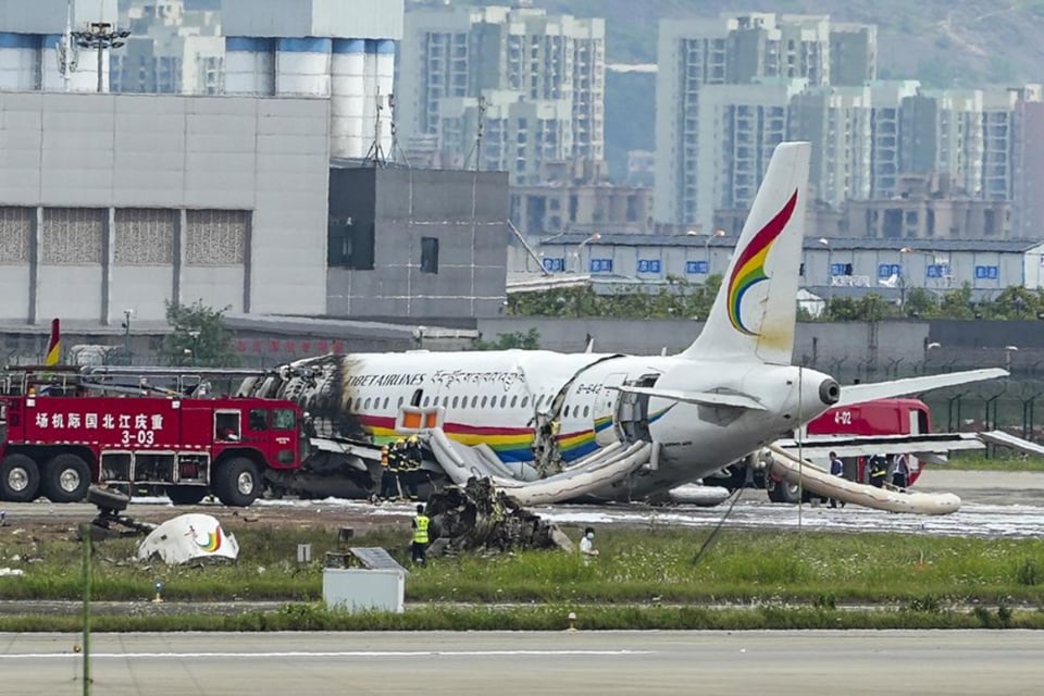 Avión se sale de pista en China y se incendia dejando más de 40 heridos