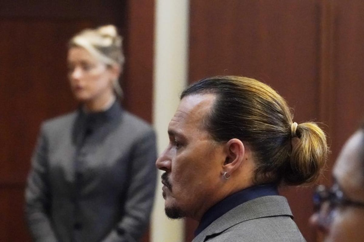 Amber Heard asegura que heces fecales en la cama de Johnny Depp eran del perro