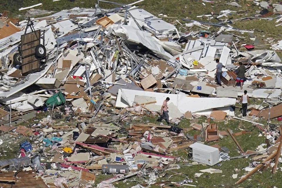 Conductor hispano se salva de milagro de morir en un tornado en Texas (VIDEO)