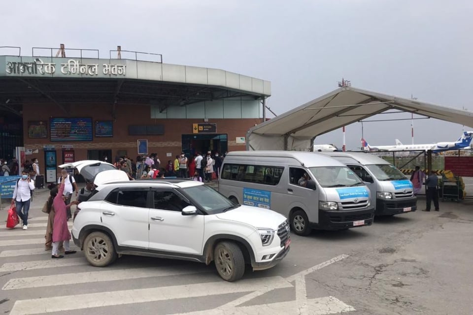 Un avión desaparece en Nepal con 22 personas a bordo