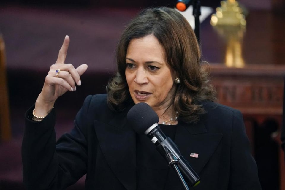 Kamala Harris pide que se prohíban las armas de asalto en EEUU