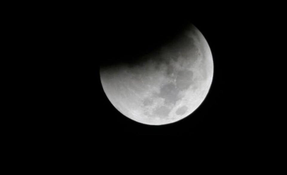 Llega la Luna Nueva: mira al cielo este domingo para disfrutar evento lunar