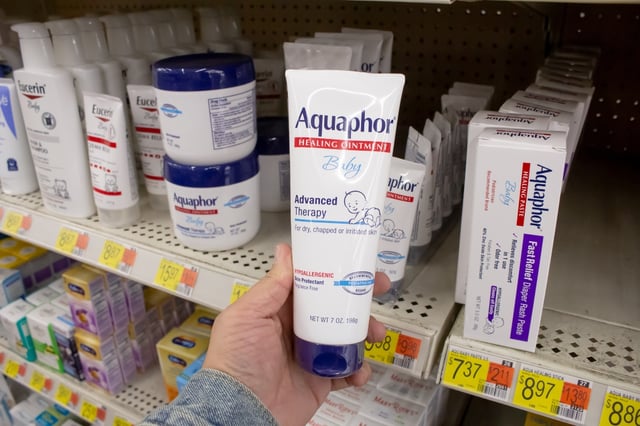 5 usos del Aquaphor para tu rutina de belleza que no sabías