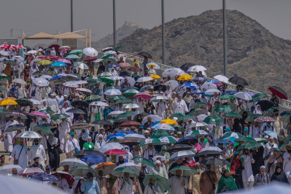 A consecuencia del intenso calor, mueren cientos de personas en el haj en Arabia Saudí