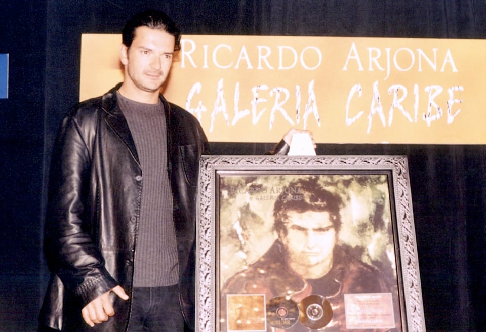 Jason Momoa is dating actress Adria Arjona, daughter of singer Ricardo Arjona
