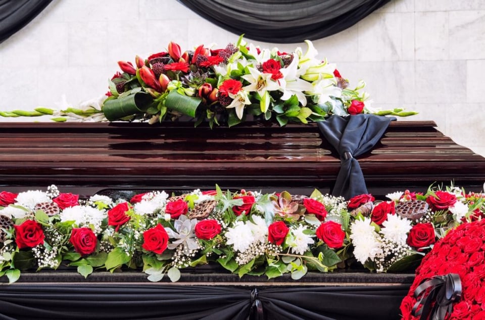Muere actriz y cantante tras caer de hotel de 22 pisos