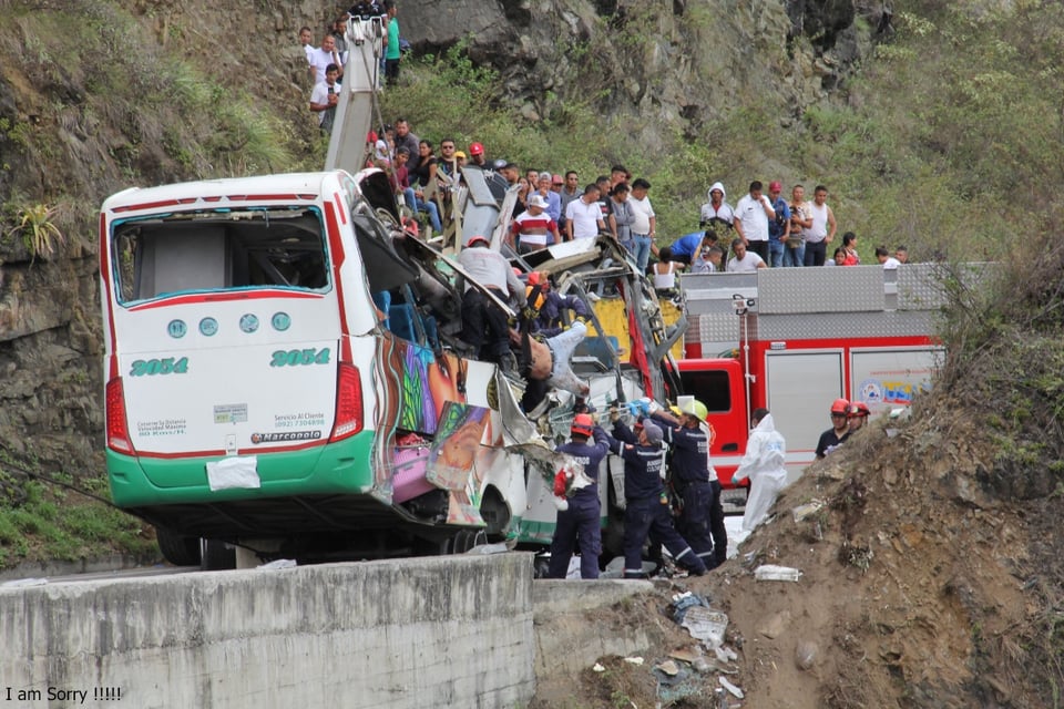 Accidente de autobús en Colombia deja 20 muertos y 15 heridos