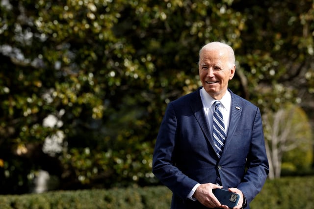 Biden recibe el respaldo de su familia para continuar con la campaña
