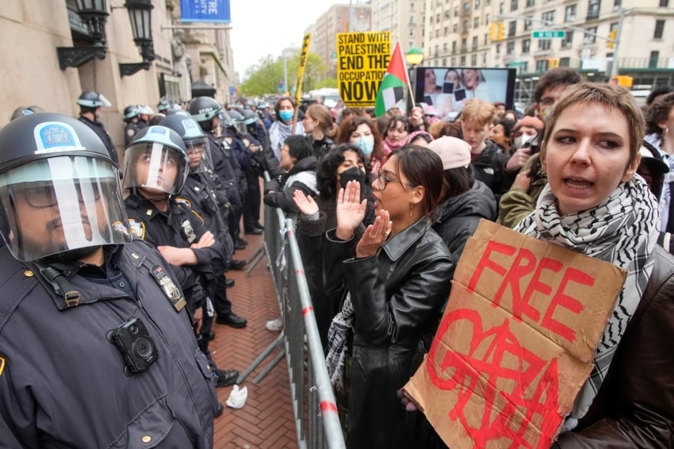 Israel-Hamas war protests on college campuses are a challenge for Biden