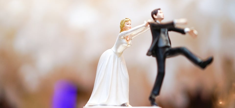 Curioso: Novio termina exponiendo infidelidad de su esposa en plena boda