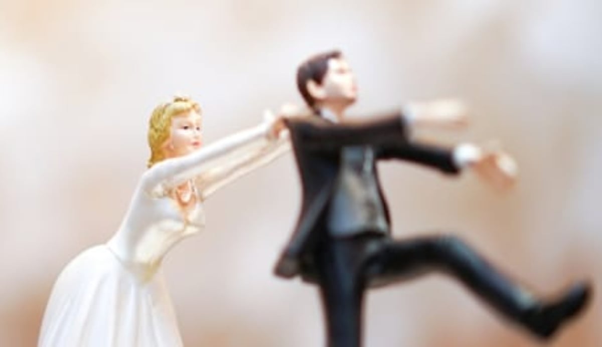 Detienen novio boda pensión
