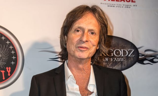 The music world is in mourning! Fleetwood Mac keyboardist Brett Tuggle dies