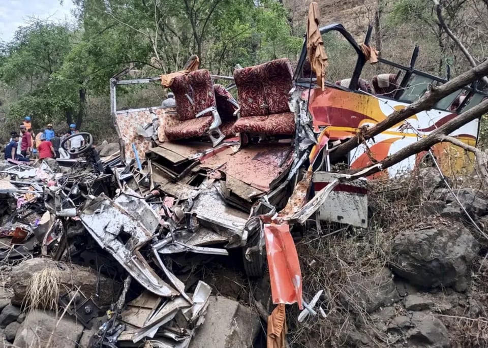 Reportan la muerte de 13 músicos tras choque de autobús en la India