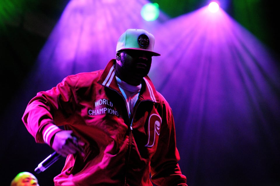 Rapero Busta Rhymes nalgada