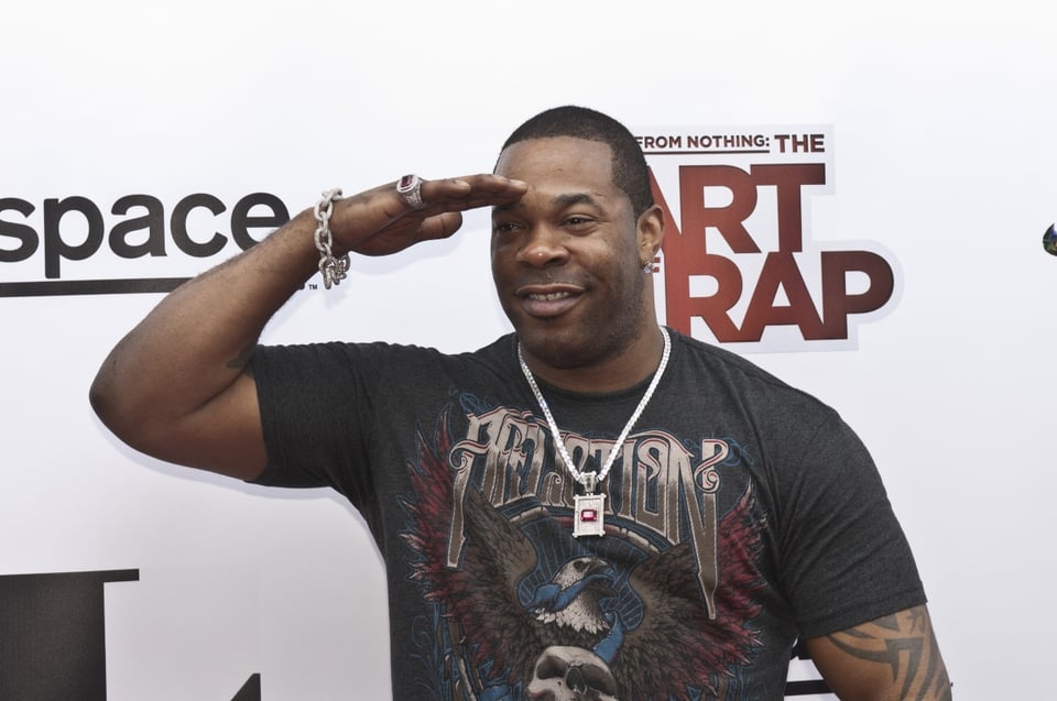 Rapero Busta Rhymes nalgada