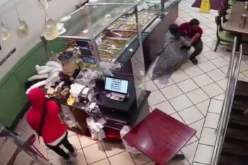 Hombre abre fuego restaurante