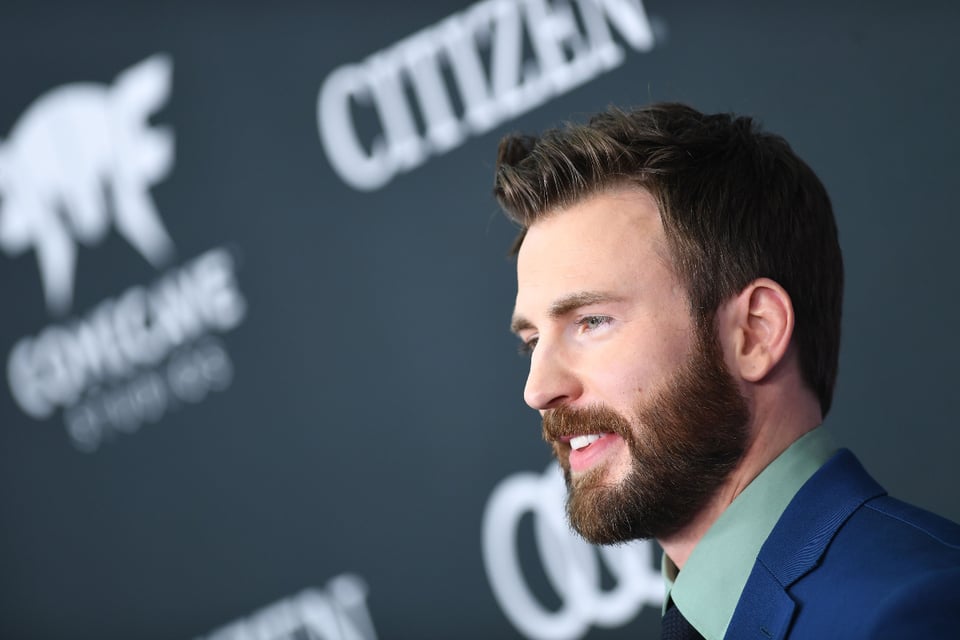 Film Festival, Dress suit, Man in suit, Man with beard, Actor with beard, MundoNOW, Chris Evans wedding