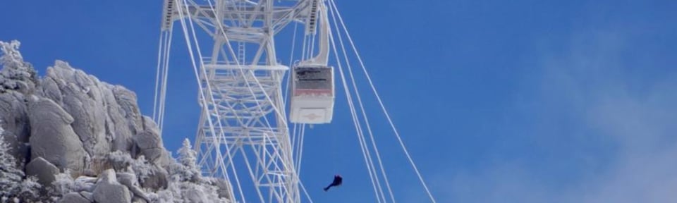 Aterrador: Cabina de teleférico se congela en las alturas en Alburquerque
