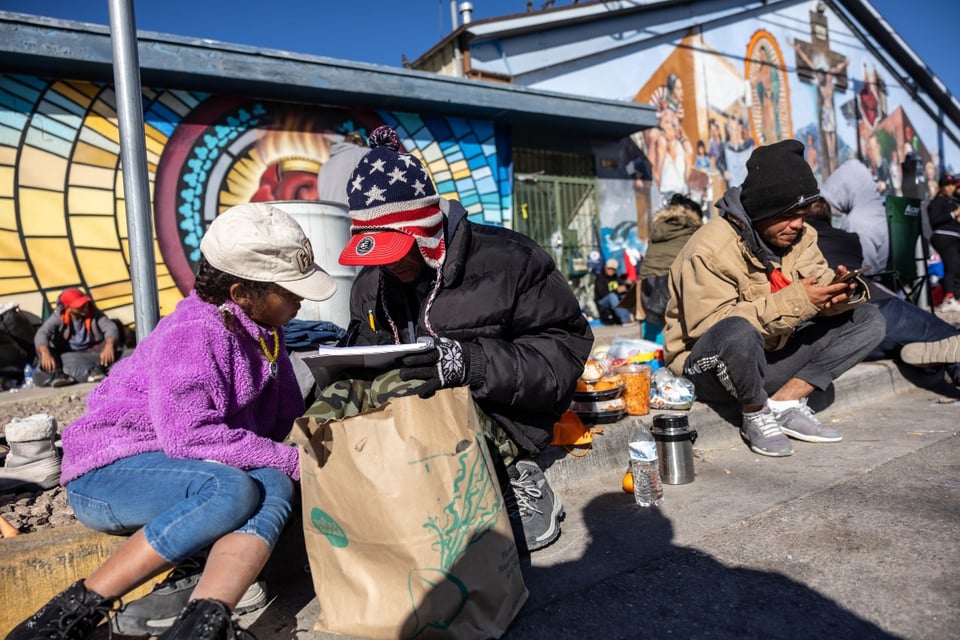 Desmantelan campamentos de migrantes antes de la visita de Biden a la frontera featured image