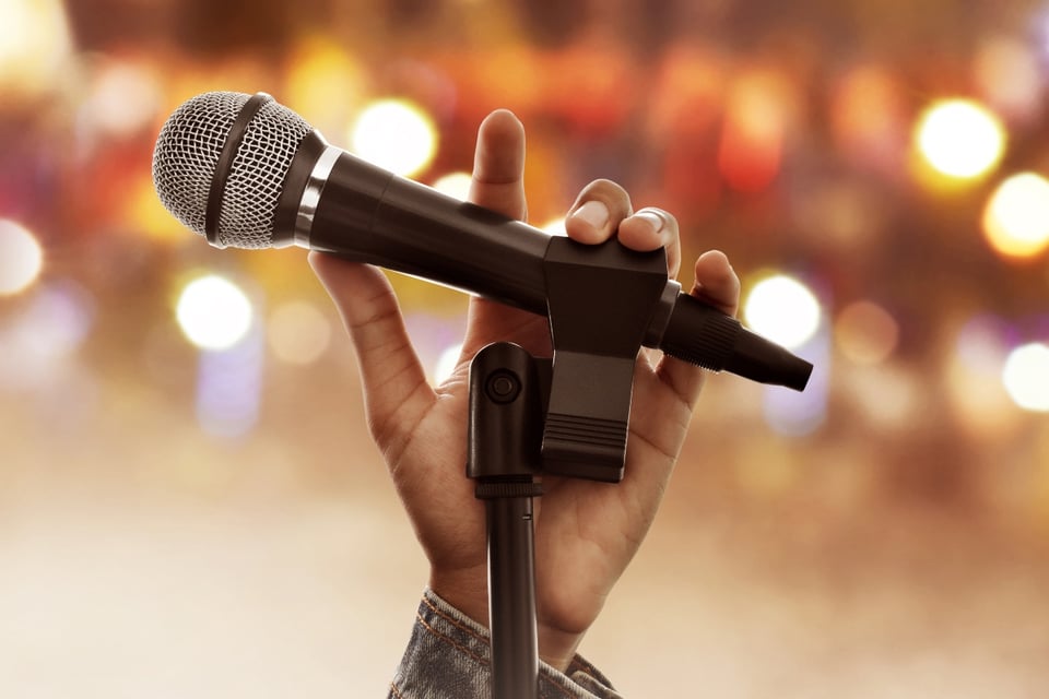 microphone, hand holding microphone, presentation, MundoNow