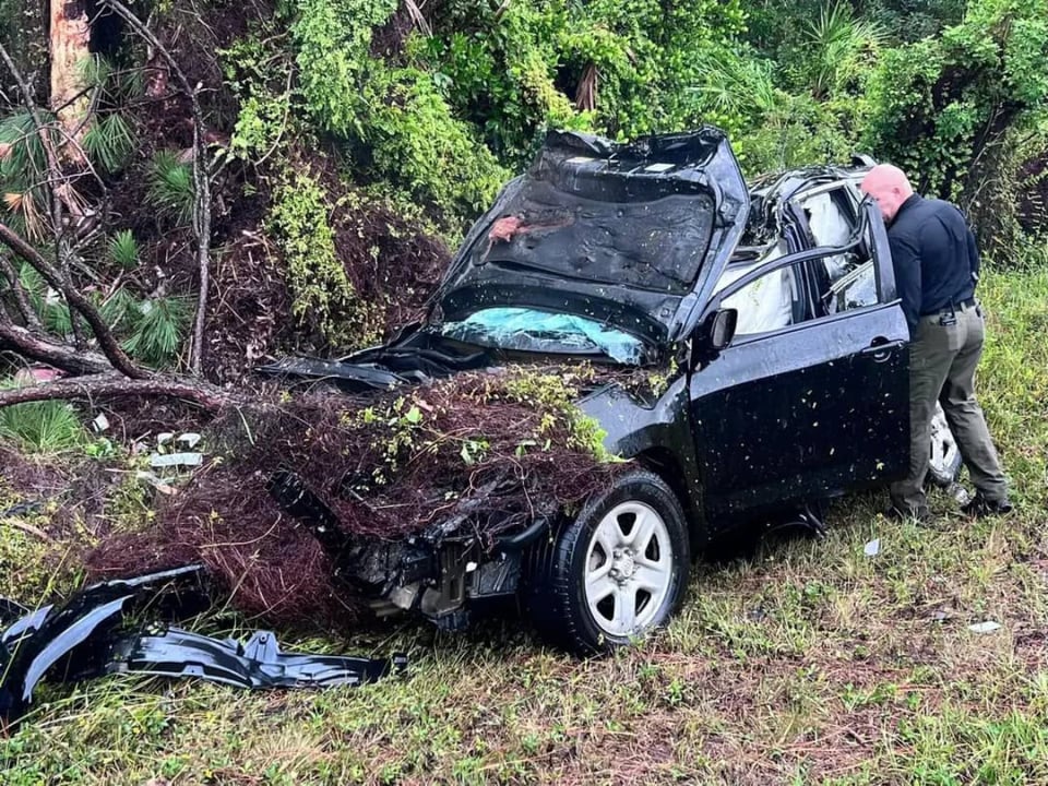 carro, choque, policías, impacto, MundoNOW
