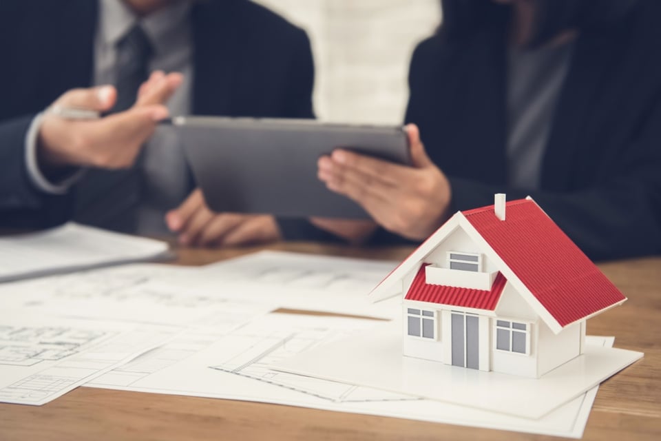 Agentes inmobiliarios eliminan comisiones, Asociación de Agentes Inmobiliarios de Estados Unidos, NAR, Comisión de Venta de Viviendas, Demandas, MundoNow