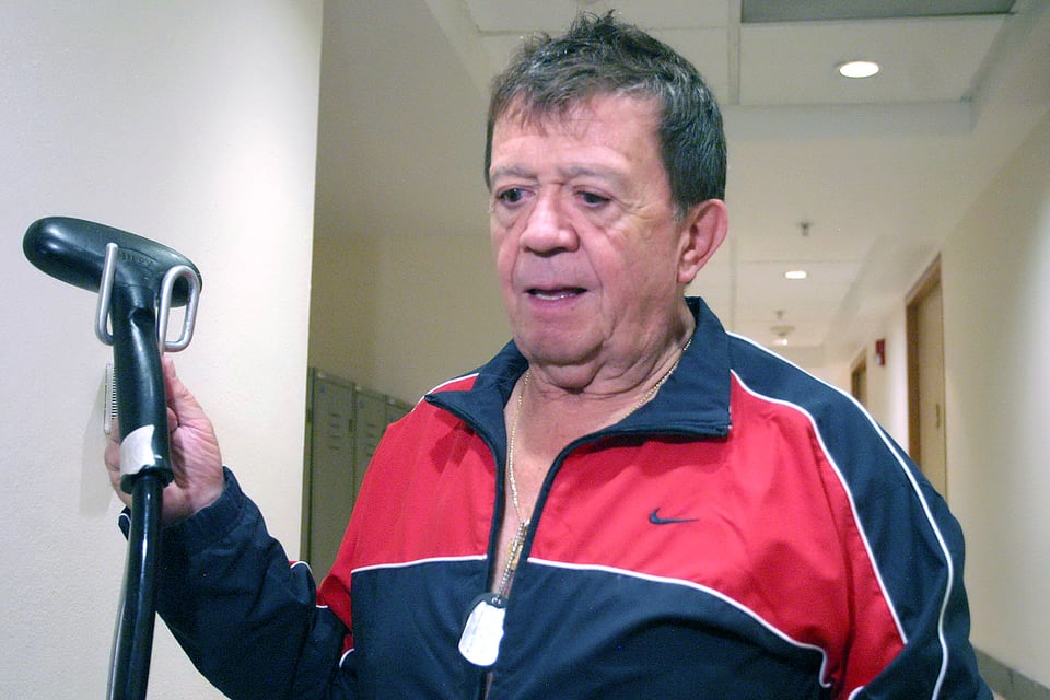 Chabelo sufre caída y sus seguidores se burlan de él featured image