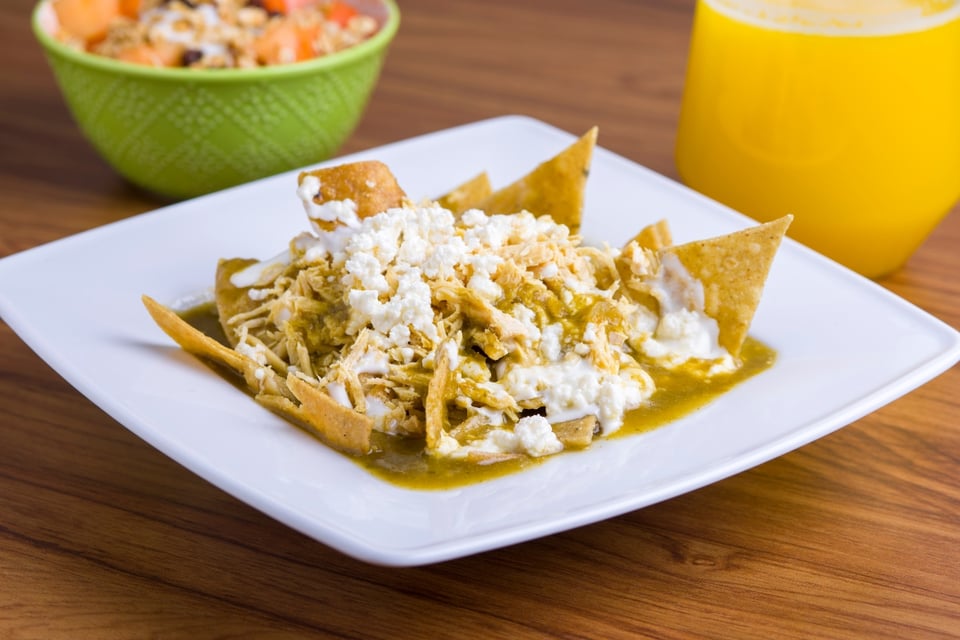 chilaquiles, sauce, tortillas, Mexico, MundoNOW
