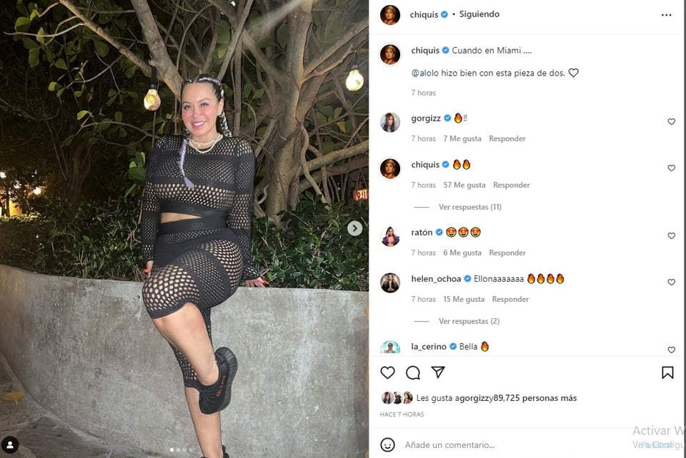 Chiquis atuendo malla red: Enseña lo prohibido