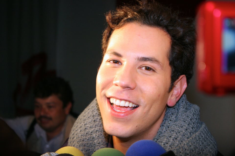 entrevista, Christian Chávez sonriendo, Christian Chávez polémica, Pride, MundoNOW