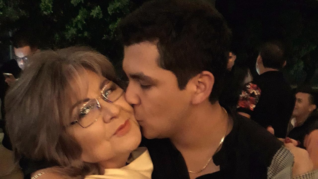 “Finas vividoras”: Abuela de Christian Nodal sale a la defensa de su nieto