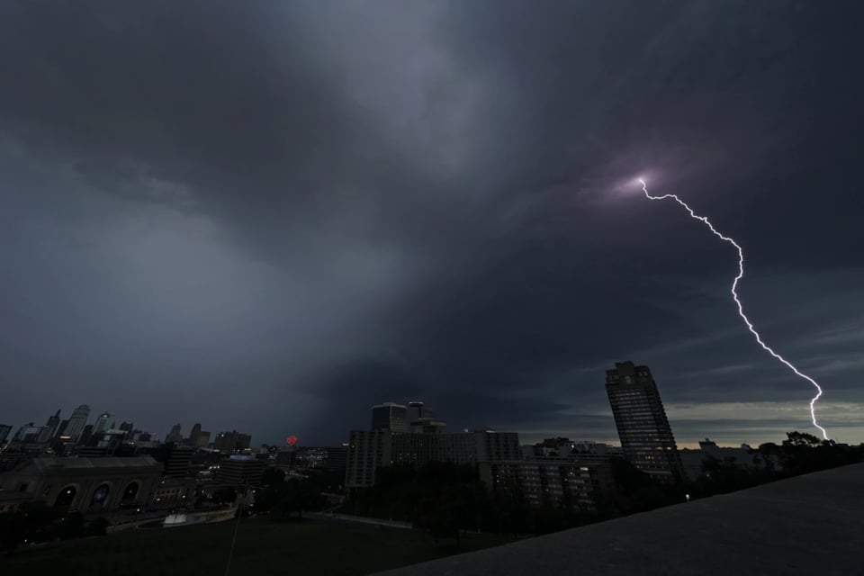 Anuncian tormentas eléctricas y posibles tornados en el centro de EEUU